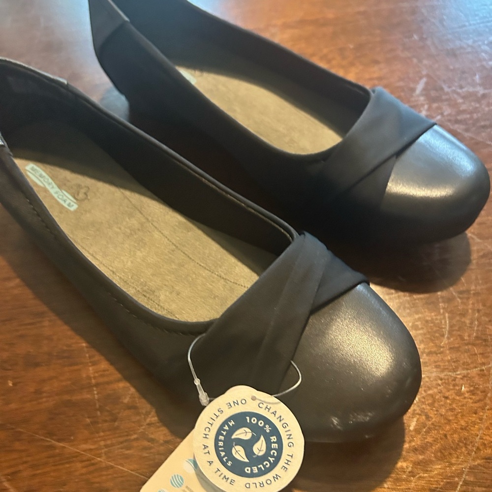 NWT BareTraps Black Flats